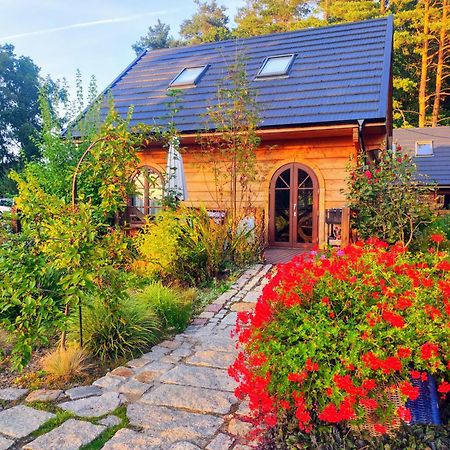 Woodorf Drewnem Uslane - Domki Z Bala Nad Rzeka Slupia Wsrod Pol I Lasow Z Chata Grillowa, Ogniskiem I Placami Zabaw Dla Dzieci Stolpmünde Exterior foto