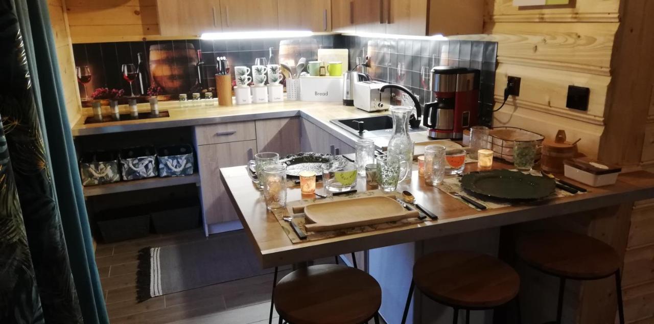 Woodorf Drewnem Uslane - Domki Z Bala Nad Rzeka Slupia Wsrod Pol I Lasow Z Chata Grillowa, Ogniskiem I Placami Zabaw Dla Dzieci Stolpmünde Exterior foto