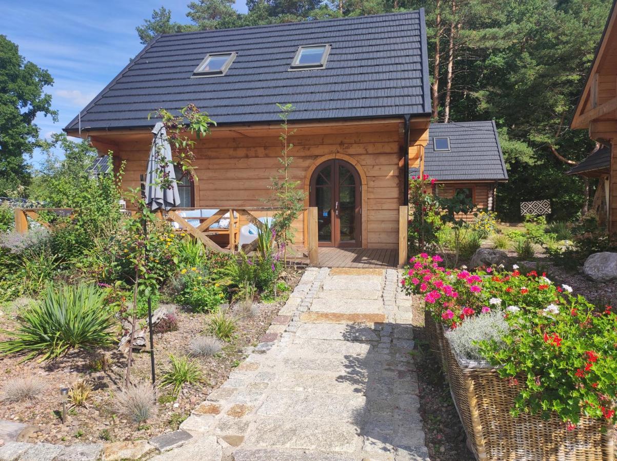 Woodorf Drewnem Uslane - Domki Z Bala Nad Rzeka Slupia Wsrod Pol I Lasow Z Chata Grillowa, Ogniskiem I Placami Zabaw Dla Dzieci Stolpmünde Exterior foto