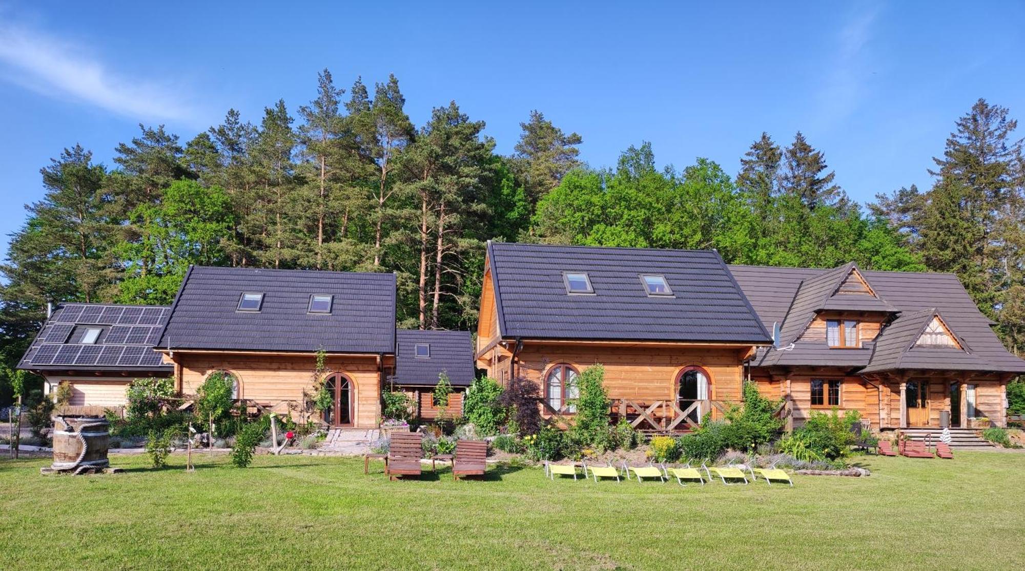 Woodorf Drewnem Uslane - Domki Z Bala Nad Rzeka Slupia Wsrod Pol I Lasow Z Chata Grillowa, Ogniskiem I Placami Zabaw Dla Dzieci Stolpmünde Exterior foto