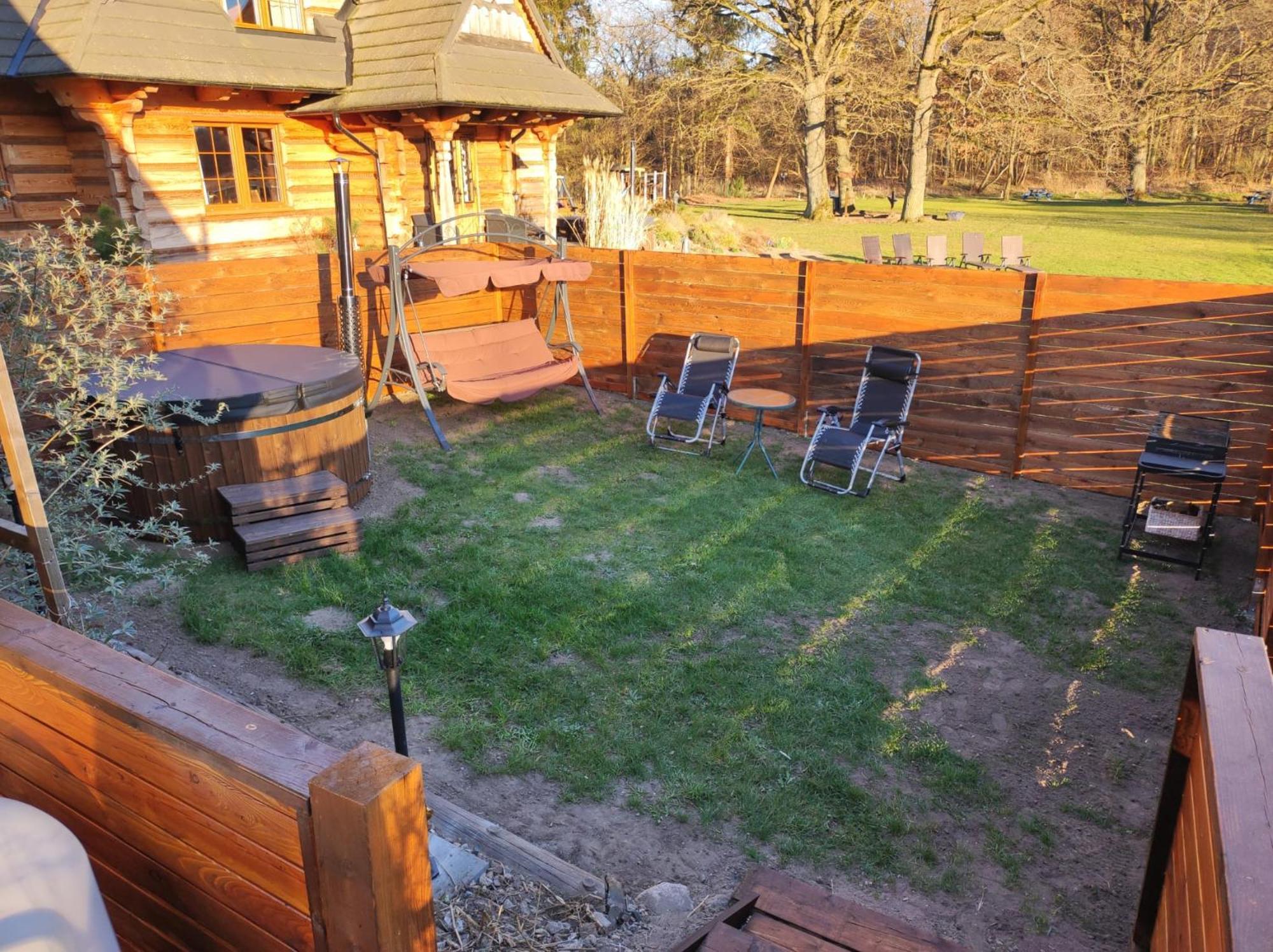 Woodorf Drewnem Uslane - Domki Z Bala Nad Rzeka Slupia Wsrod Pol I Lasow Z Chata Grillowa, Ogniskiem I Placami Zabaw Dla Dzieci Stolpmünde Exterior foto